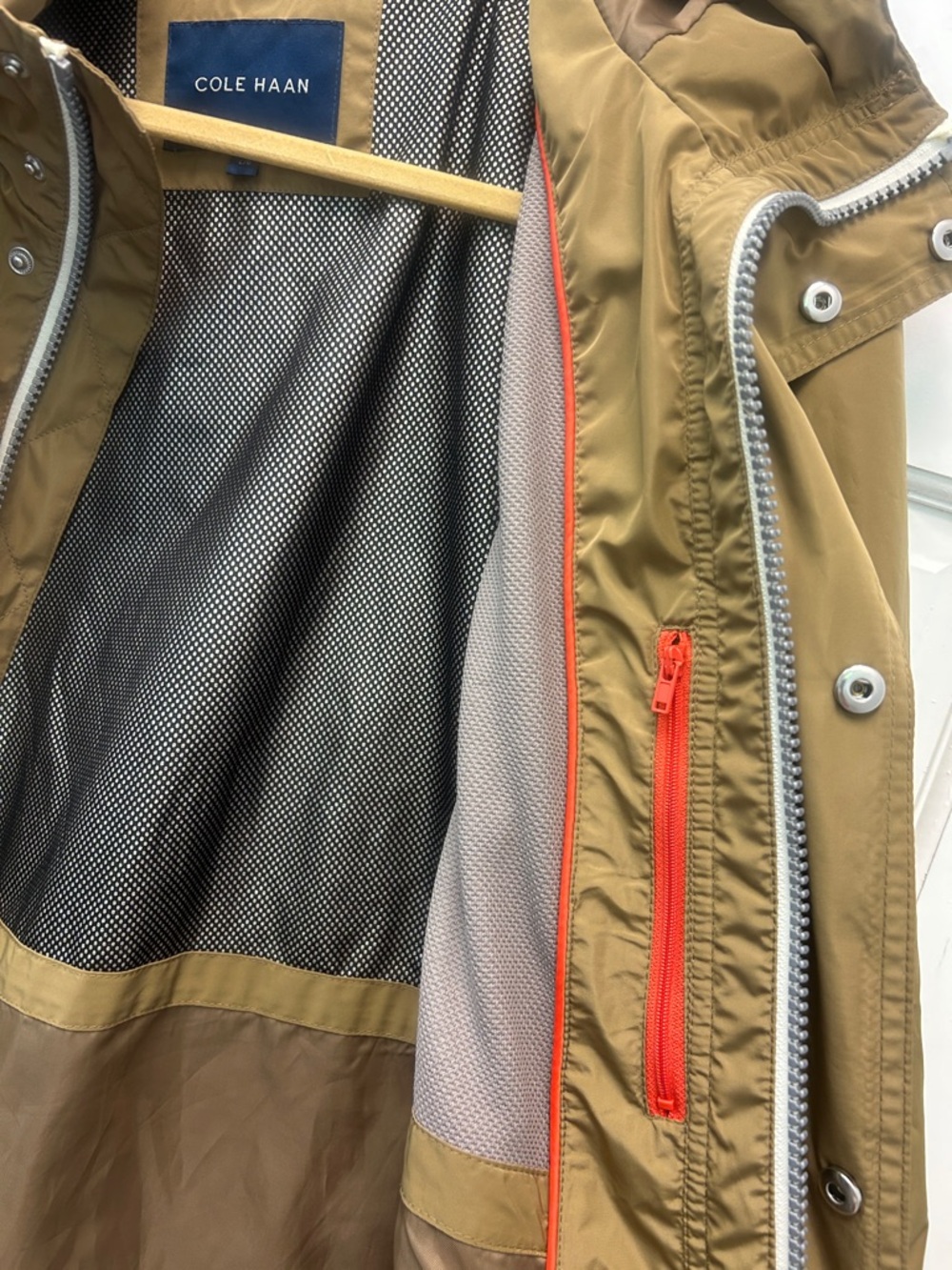 Cole Haan Signature Men’s Khaki Hooded Rain Jacket Size L Lightweight EUC - Picture 11 of 12